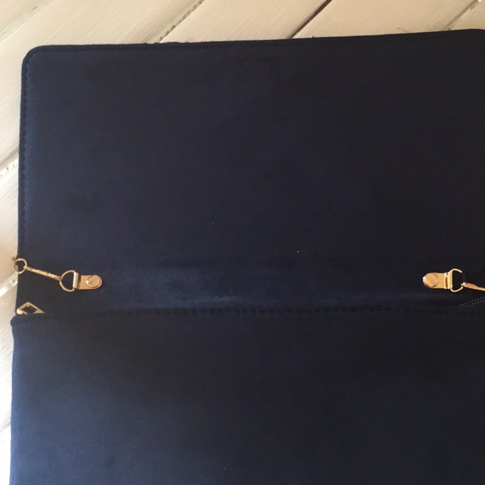 SOLD !!! NWT Aztec Suede Crossbody chain strapSO - Picture 4 of 12